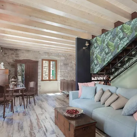 Awesome In With House A Mountain View